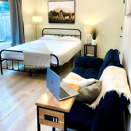 Studio Modern Luxe Apartment